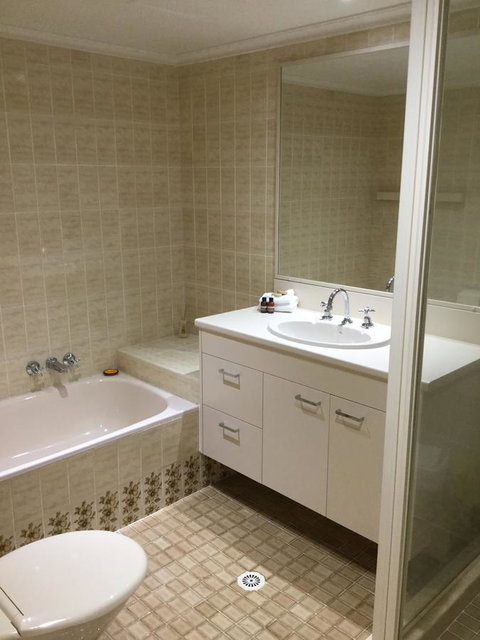 Surfers Aquarius On The Beach - Sunshine Coast Tourism 1