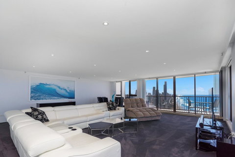 Surfers Aquarius On The Beach - Sunshine Coast Tourism 9