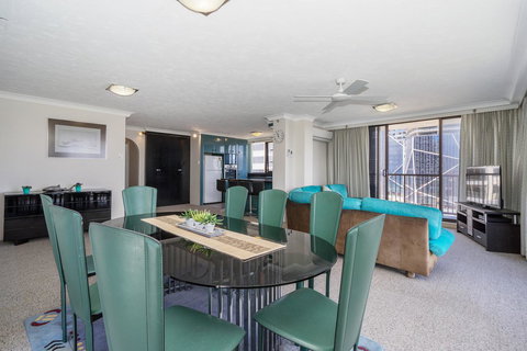 Surfers Aquarius On The Beach - Sunshine Coast Tourism 31