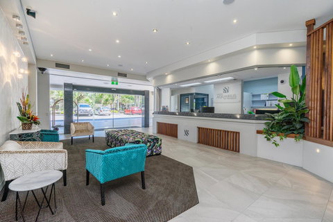 Surfers Aquarius On The Beach - Sunshine Coast Tourism 16