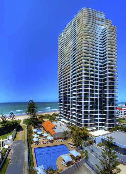 Surfers Aquarius On The Beach - Sunshine Coast Tourism 3