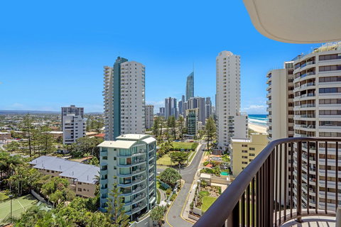 Surfers Aquarius On The Beach - Sunshine Coast Tourism 32