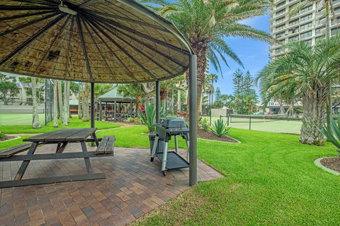 Surfers Aquarius On The Beach - Sunshine Coast Tourism 14