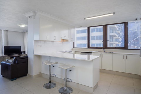 Surfers Aquarius On The Beach - Sunshine Coast Tourism 29