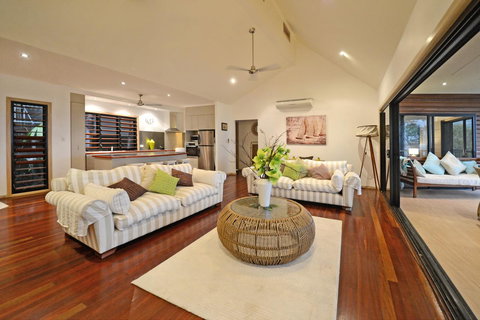 Paddons - Sunshine Coast Tourism 0