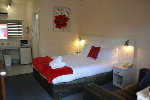 Wattle Motel - Sunshine Coast Tourism 0
