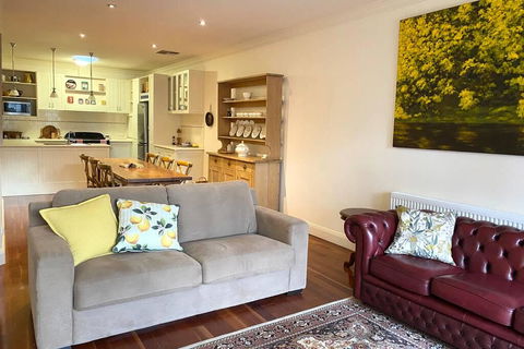 Wattle Terrace - Sunshine Coast Tourism 0