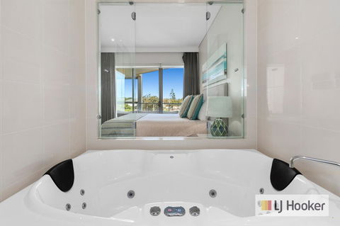 WAVE CULTURE 1204 - BEACH BLISS - Sunshine Coast Tourism 3