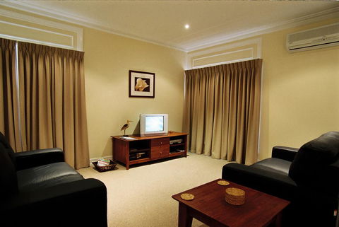 Waverley House Cottages - Sunshine Coast Tourism 1