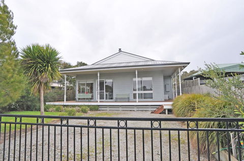 WELCOME BREAK - PET FRIENDLY - Sunshine Coast Tourism 0