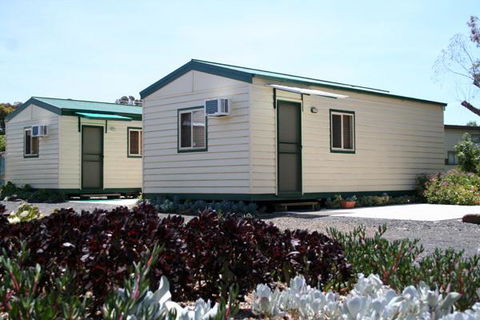 West City Motel - Sunshine Coast Tourism 0
