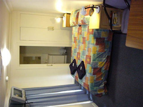 West City Motel - Sunshine Coast Tourism 1