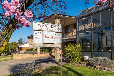 West End Motor Lodge - Holiday Sunshine Coast 0