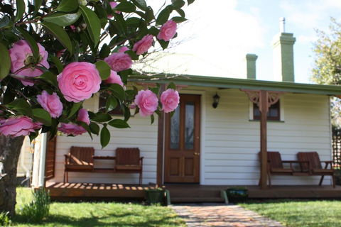 Westbury Gingerbread Cottages - Sunshine Coast Tourism 0