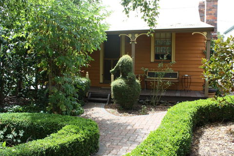 Westbury Gingerbread Cottages - Sunshine Coast Tourism 3