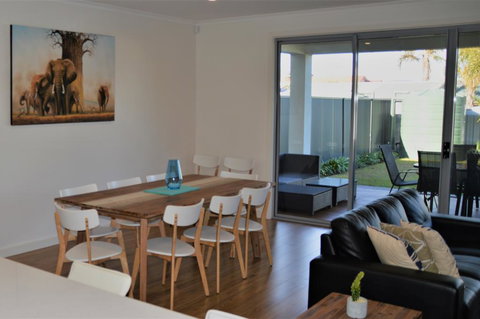 Western Breeze - Holiday Sunshine Coast 2