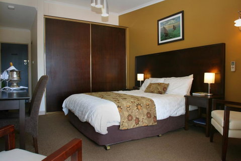Whale Inn & Restaurant - Sunshine Coast Tourism 2