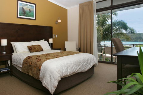 Whale Inn & Restaurant - Sunshine Coast Tourism 1