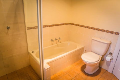 Whispering Pines Cottages - Sunshine Coast Tourism 1