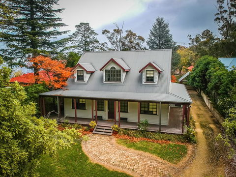 Whispering Pines Cottages - Sunshine Coast Tourism 0