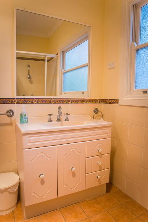 Whispering Pines Cottages - Sunshine Coast Tourism 3