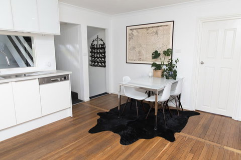 White Beach Cottage - Holiday Sunshine Coast 2