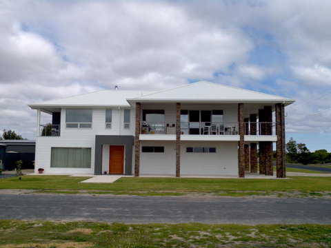 White Caps B&B Apartment - Sunshine Coast Tourism 1