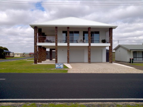 White Caps B&B Apartment - Sunshine Coast Tourism 0