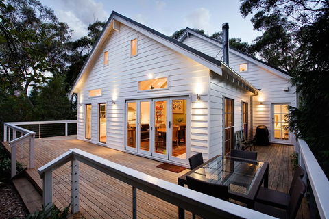 White Cottage - Sunshine Coast Tourism 1