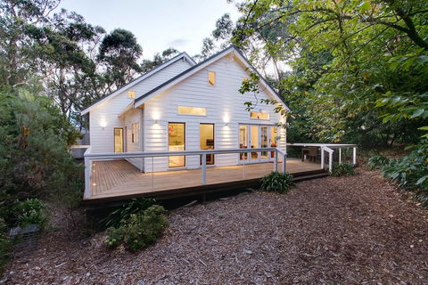 White Cottage - Sunshine Coast Tourism 0