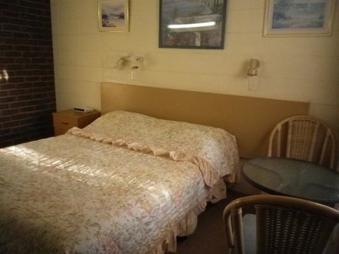 White Lanterns Motel - Sunshine Coast Tourism 3