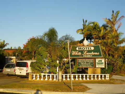 White Lanterns Motel - Sunshine Coast Tourism 1
