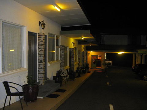 White Manor Motel - Sunshine Coast Tourism 0