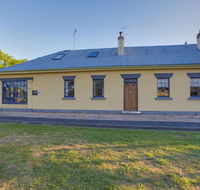 Whites Corner - Holiday Sunshine Coast