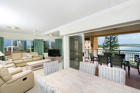 Whitesands, Unit 402, 34-38 North Street - Sunshine Coast Tourism 3