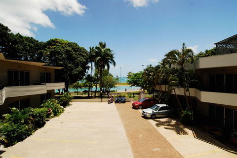 Whitsunday On The Beach - Sunshine Coast Tourism 3