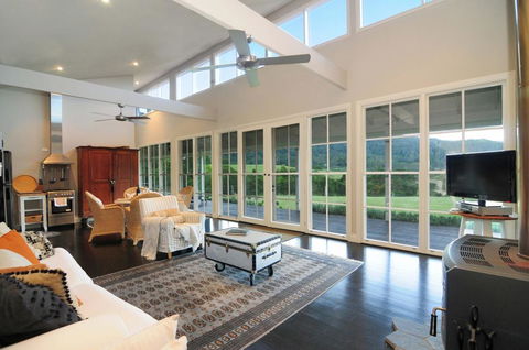 Willabrook Retreat - Mojo Cottage - Romantic Escape! - Holiday Sunshine Coast 2