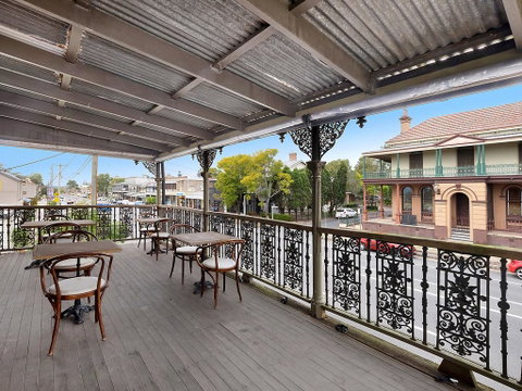 William Arnott Hotel - Holiday Sunshine Coast 1