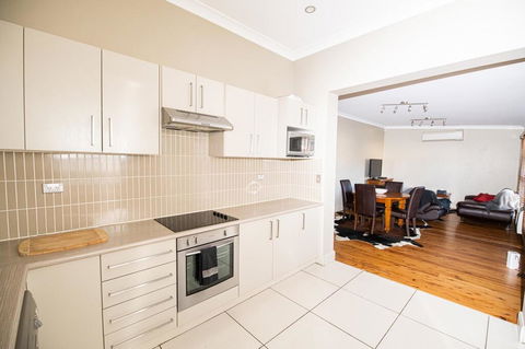 William Cottage Central Heritage Home - Holiday Sunshine Coast 1