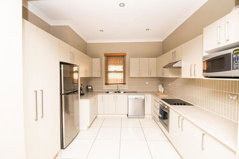 William Cottage Central Heritage Home - Holiday Sunshine Coast 0