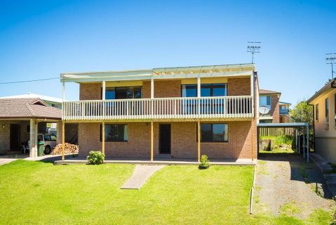 Williams Wonder - Large Beach House - Sunshine Coast Tourism 0