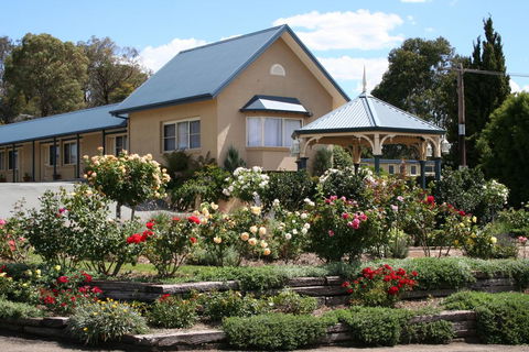 Willows Motel - Sunshine Coast Tourism 0