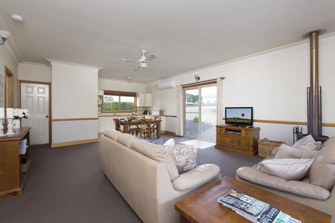 Windsors Edge Cottage Pokolbin - Holiday Sunshine Coast 3