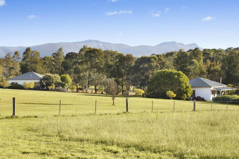 Windsors Edge Cottage Pokolbin - Holiday Sunshine Coast 1