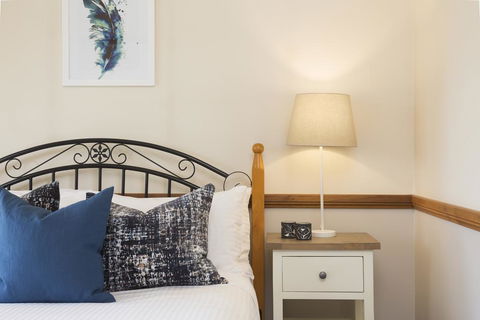 Windsors Edge Cottage Rothbury - Holiday Sunshine Coast 1