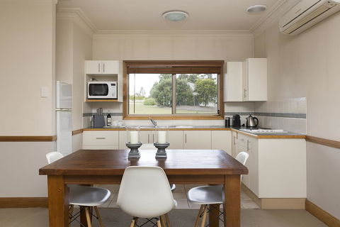 Windsors Edge Cottage Rothbury - Holiday Sunshine Coast 3