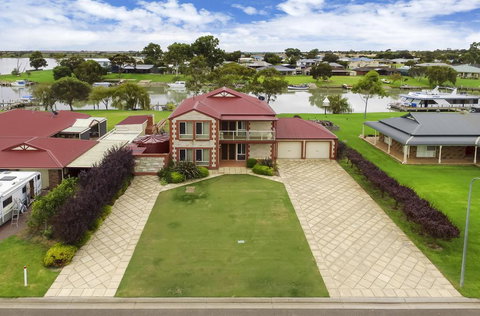 Windy's At Wellington - Holiday Sunshine Coast 1