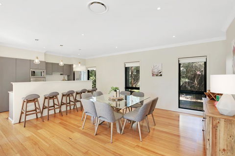 Wine Down - Holiday Sunshine Coast 2