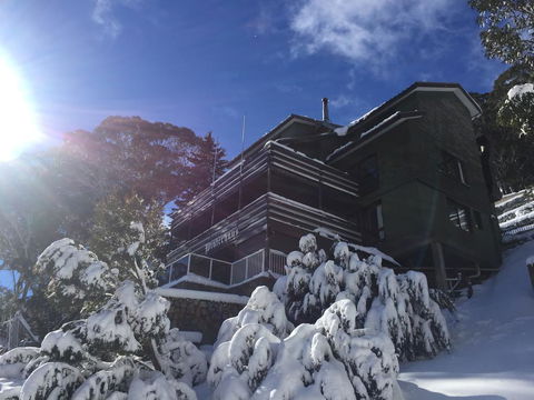 Winterhaus Lodge Thredbo Village - Sunshine Coast Tourism 2