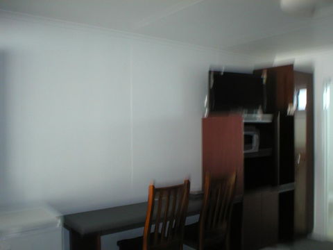 Winton Outback Motel - Holiday Sunshine Coast 3